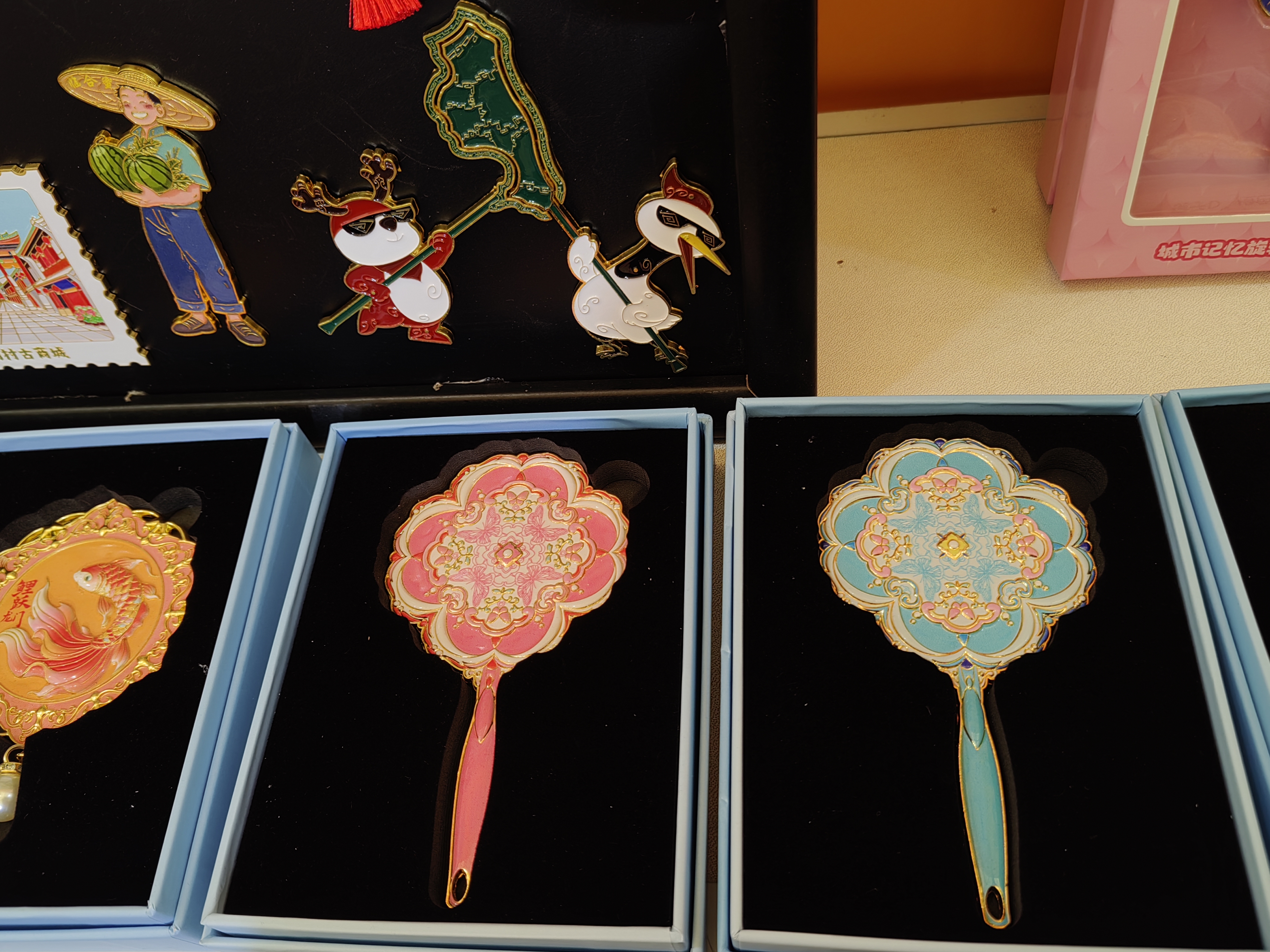 Bonnie Craft expose divers aimants pour réfrigérateur au nouveau centre d'exposition international de Shanghai